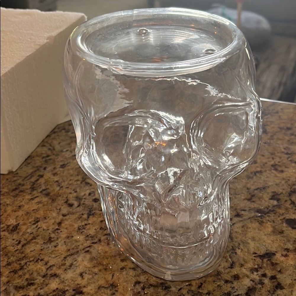 Bath and body works glass light up skull pedestal